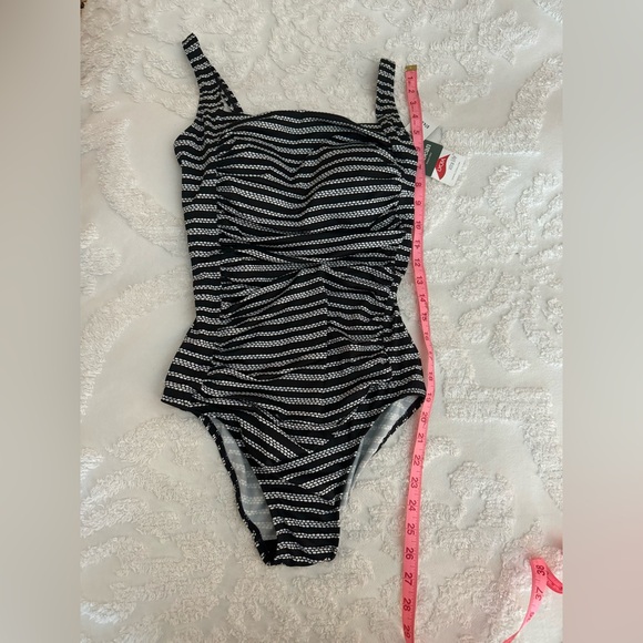 NWT LL BEAN SUN-BLOCKING 1 PIECE W/ADJUSTABLE STRAPS, B/W STRIPES SIZE 10 - Picture 2 of 7